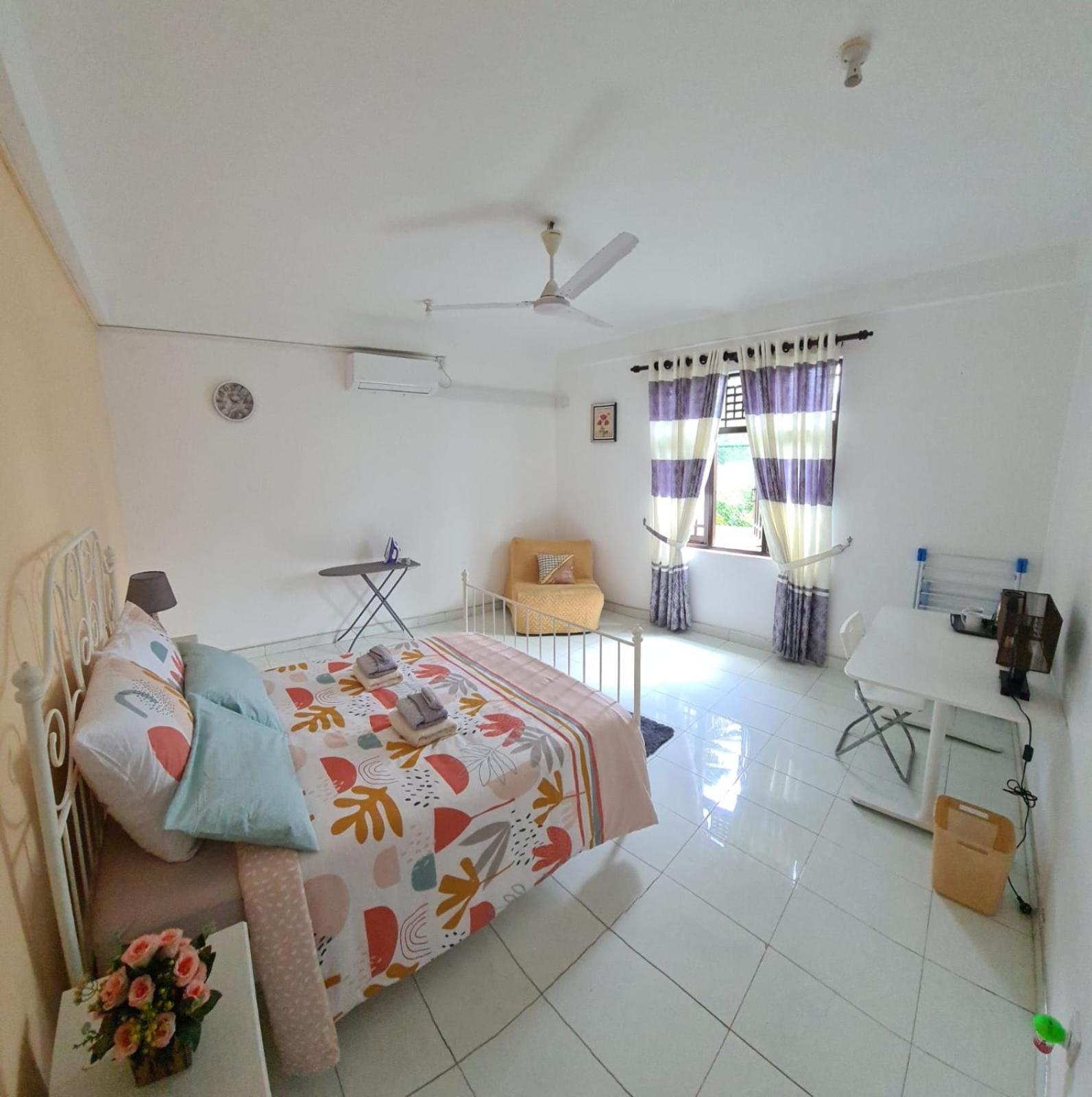 Ja-Elas French Touch Bed & Breakfast Ruang foto